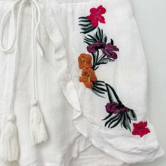 LOVERS + FRIENDS Serene Shorts in White‎ Embroidered Floral size Small - Picture 2 of 8